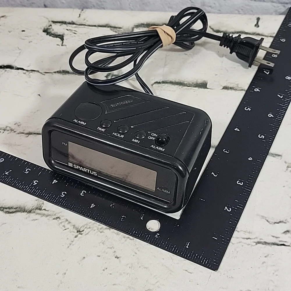 Vtg Spartus Alarm Clock Model 1146 Compact Alarm Black Red Display VG Condition